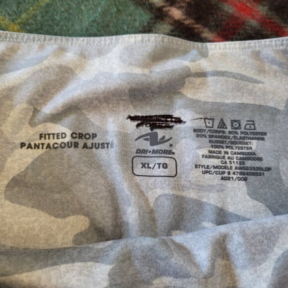 Bundle Size XL Two Leggings and One Tank Top - Picture 11 of 13